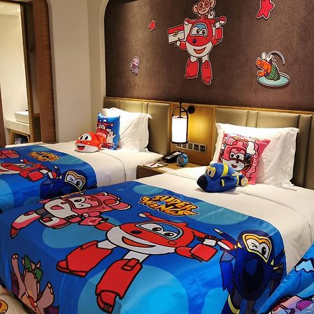 Crowne Plaza Qingdaoorientalmoviemetropolis By Ihg Hotel Bagian luar foto