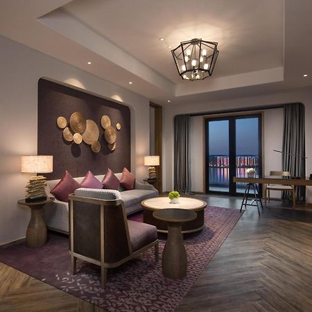 Crowne Plaza Qingdaoorientalmoviemetropolis By Ihg Hotel Bagian luar foto