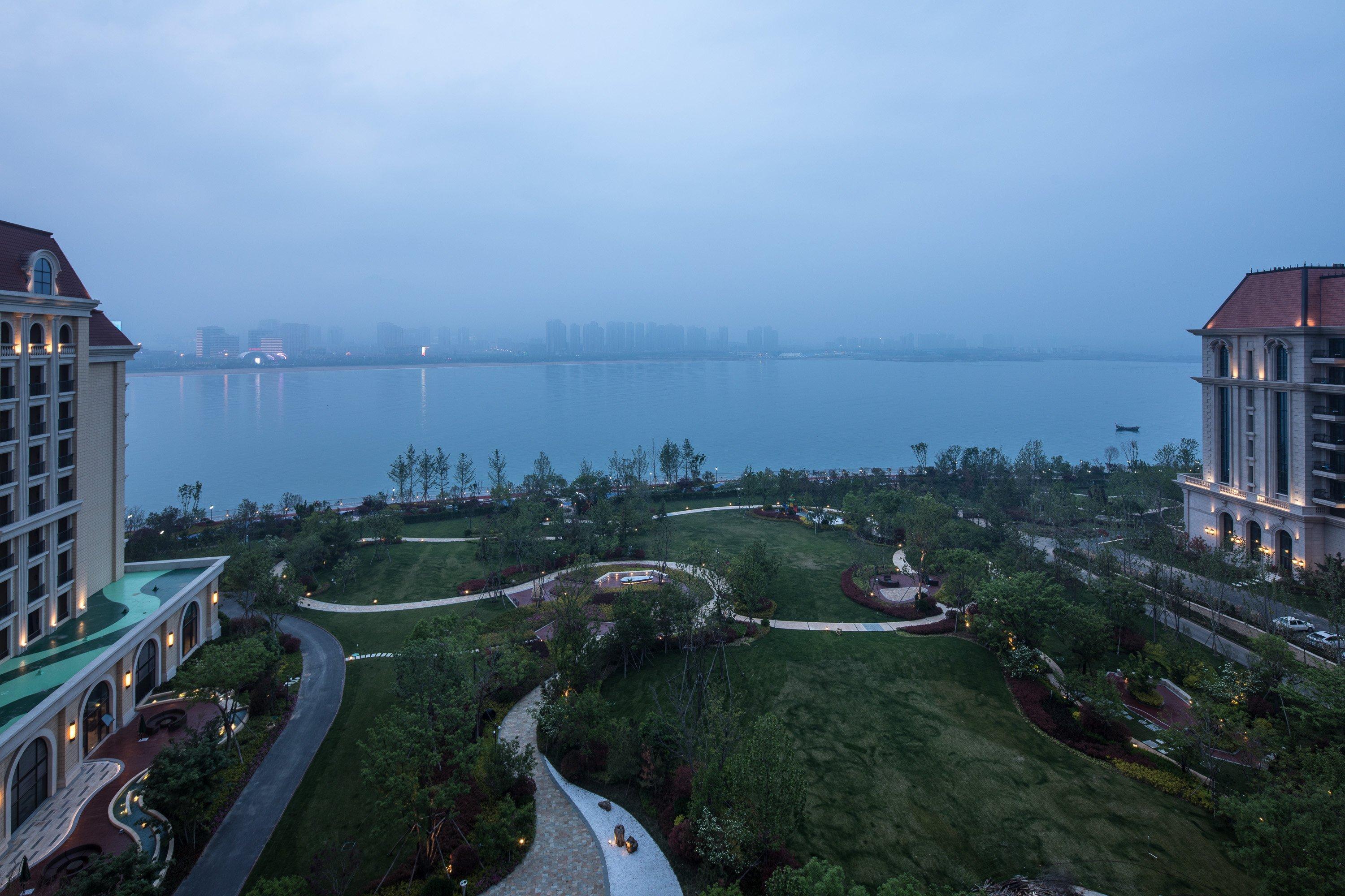 Crowne Plaza Qingdaoorientalmoviemetropolis By Ihg Hotel Bagian luar foto