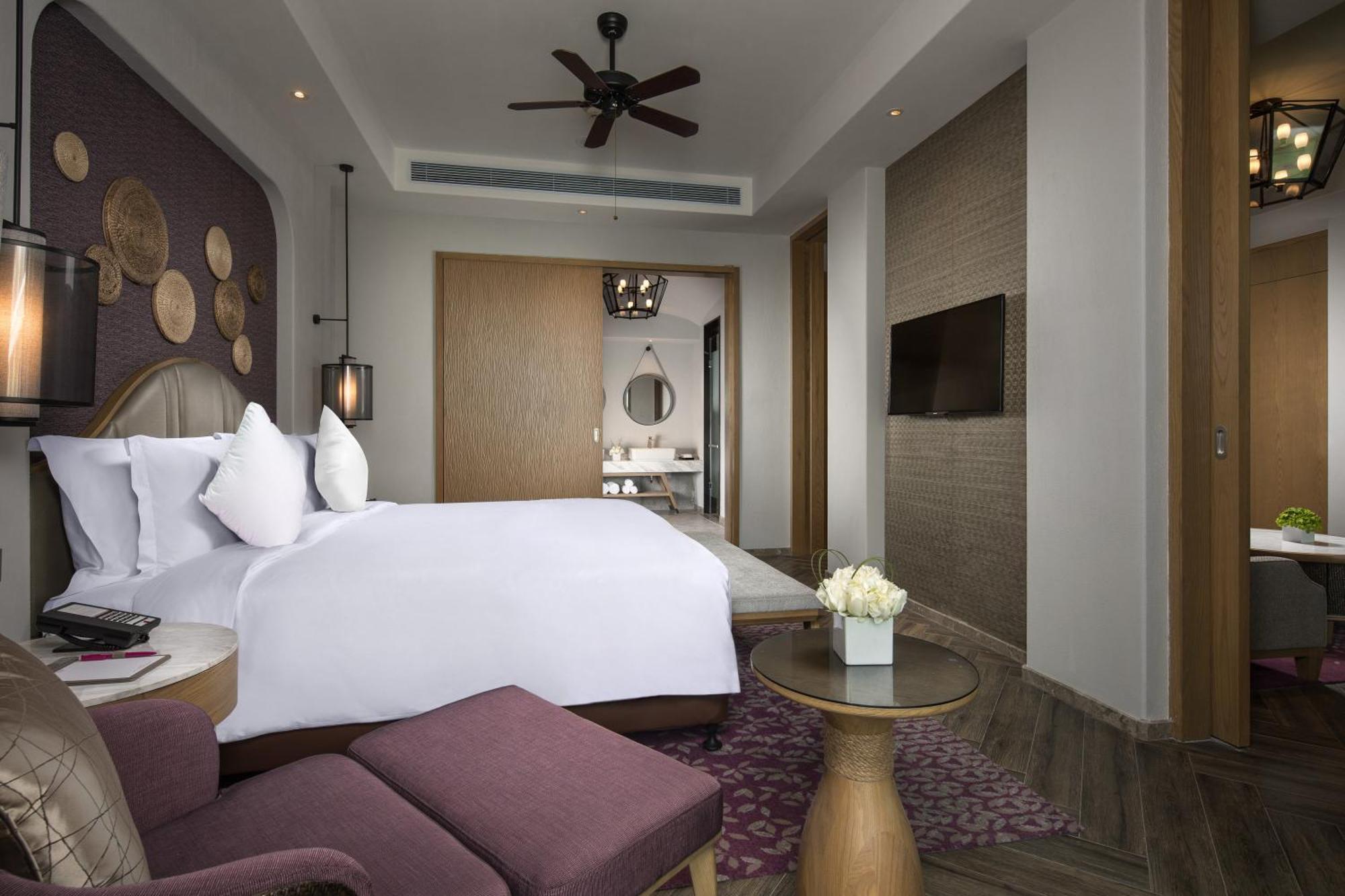 Crowne Plaza Qingdaoorientalmoviemetropolis By Ihg Hotel Bagian luar foto