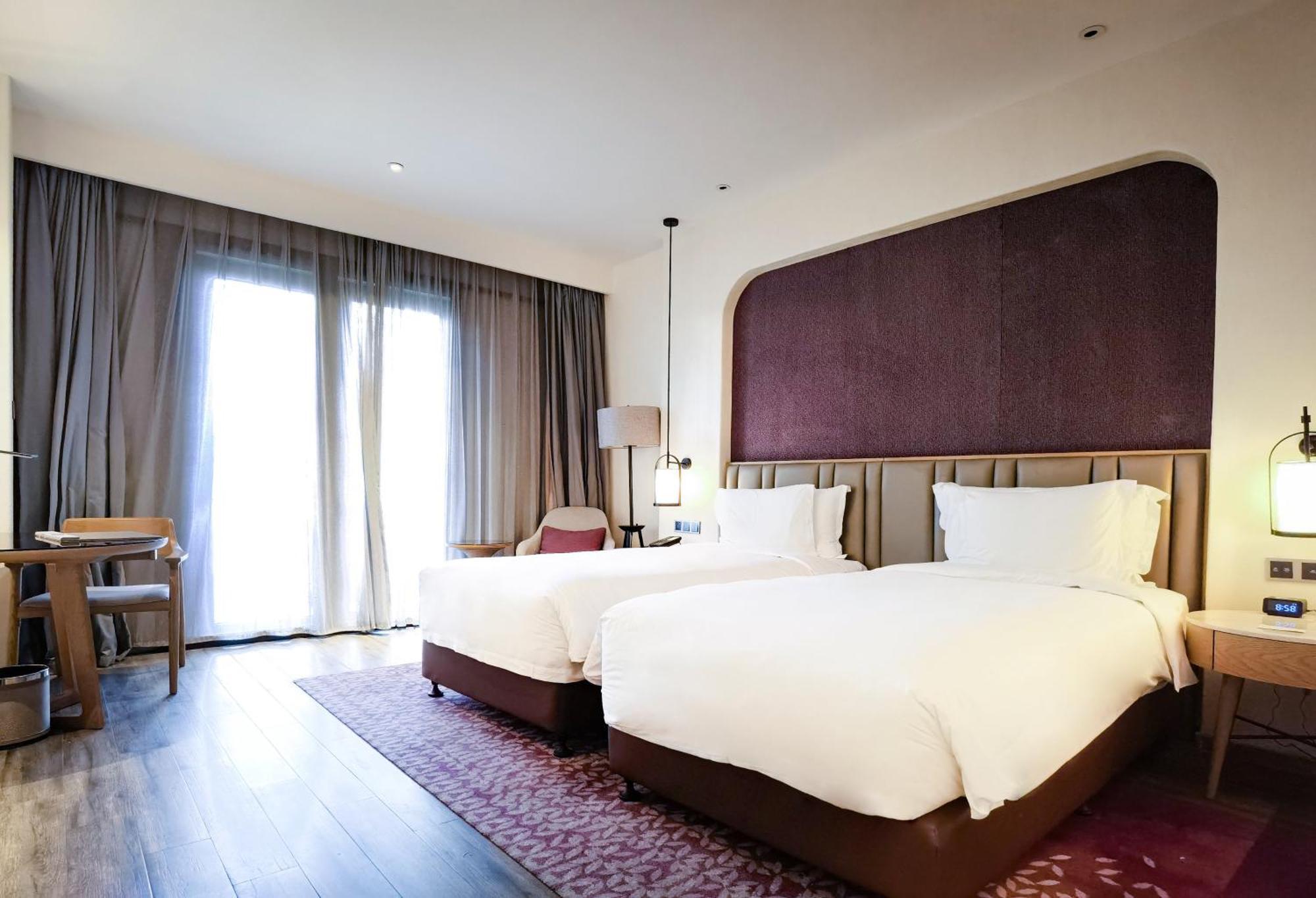 Crowne Plaza Qingdaoorientalmoviemetropolis By Ihg Hotel Bagian luar foto