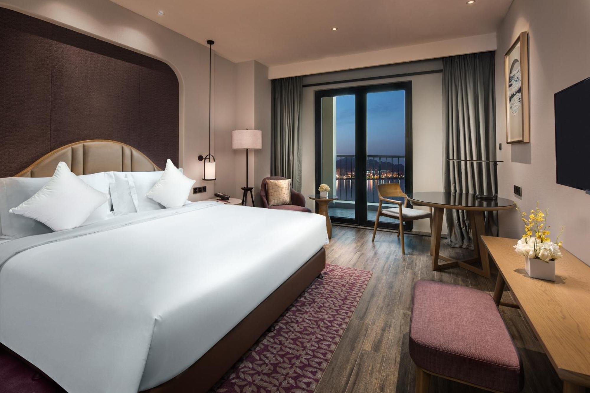 Crowne Plaza Qingdaoorientalmoviemetropolis By Ihg Hotel Bagian luar foto