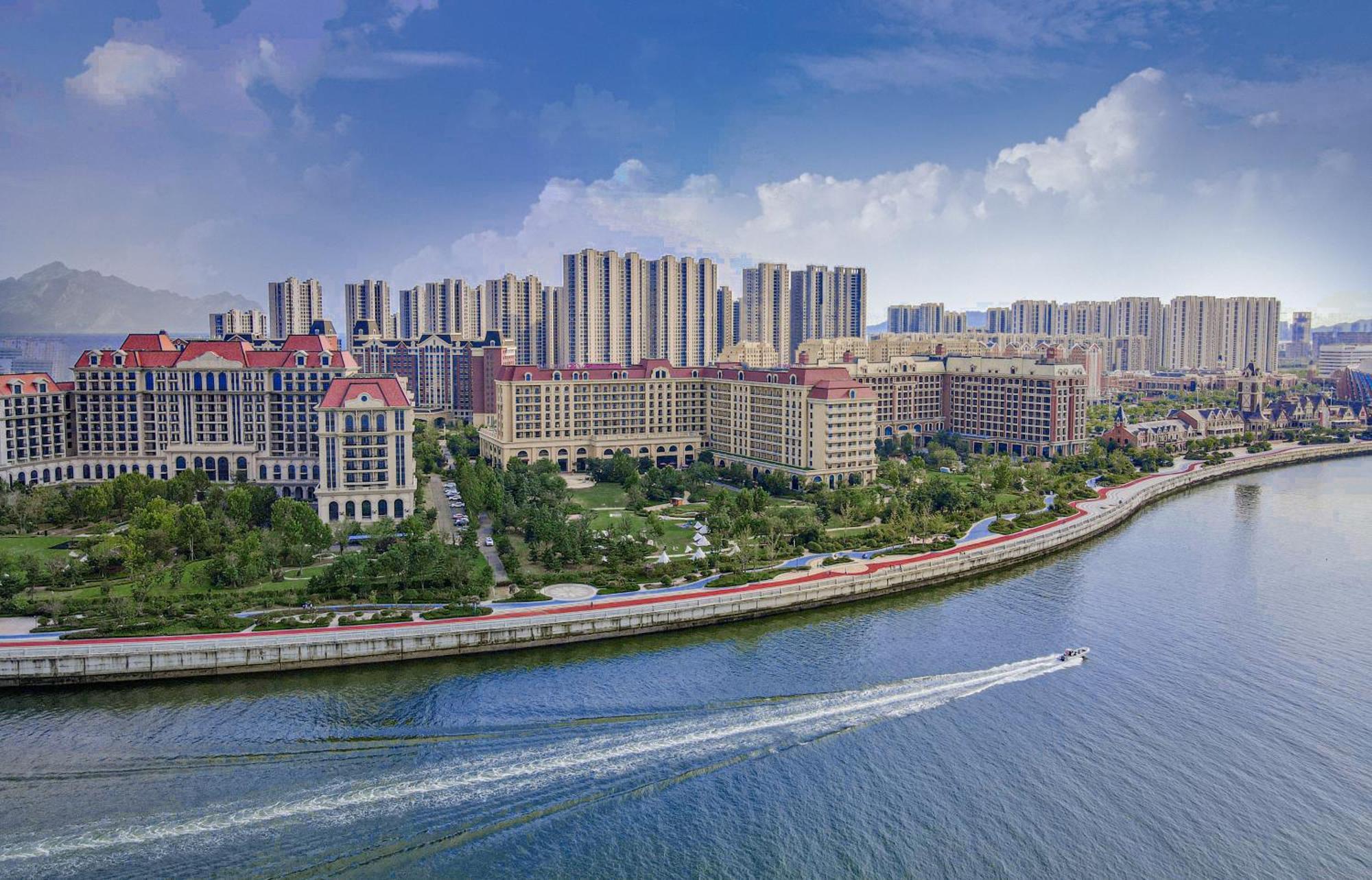 Crowne Plaza Qingdaoorientalmoviemetropolis By Ihg Hotel Bagian luar foto