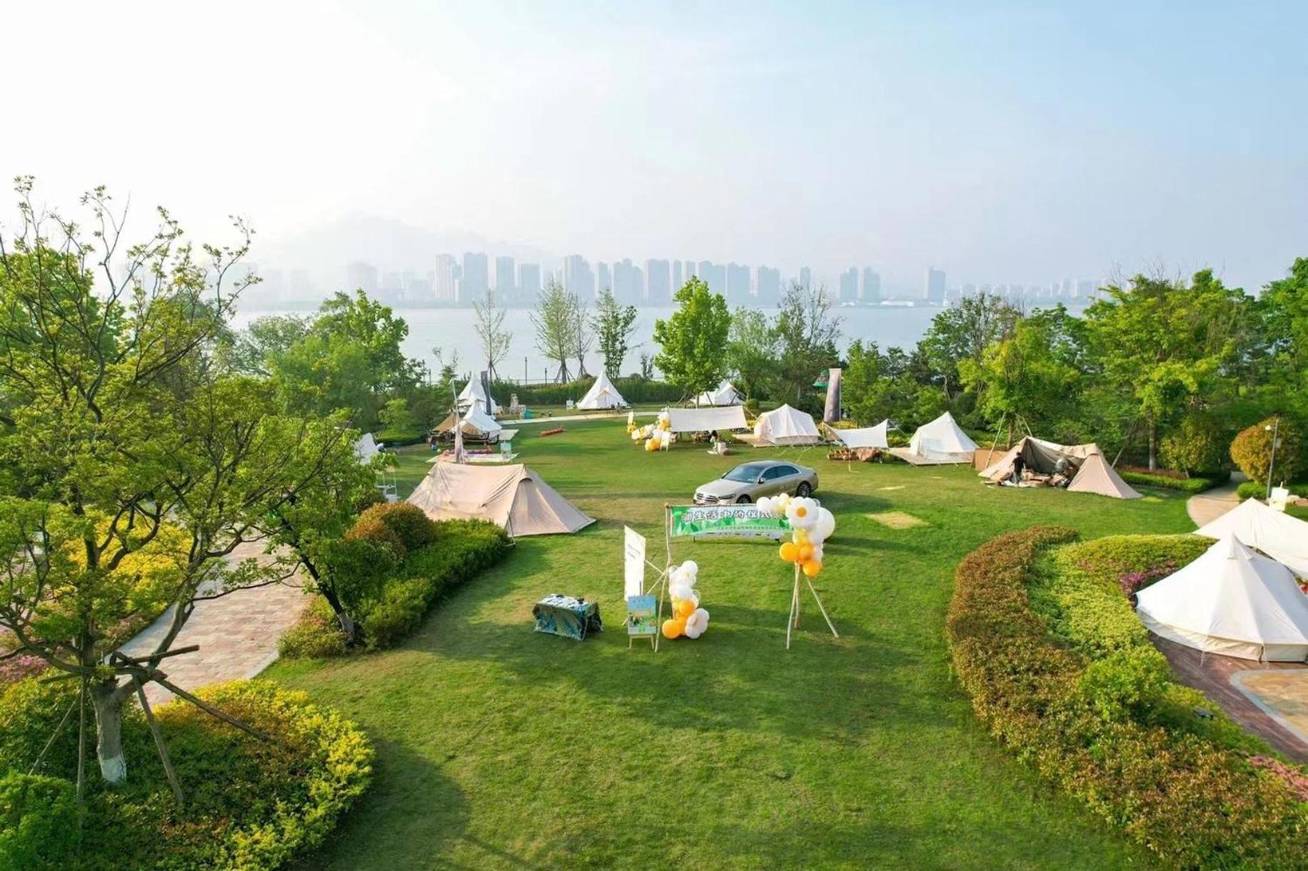 Crowne Plaza Qingdaoorientalmoviemetropolis By Ihg Hotel Bagian luar foto