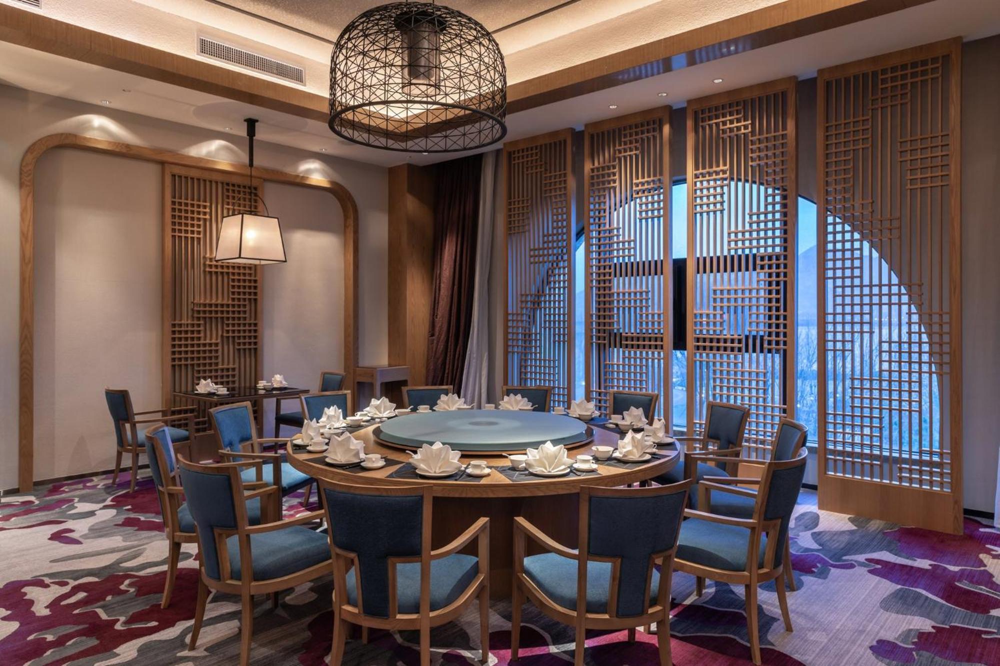 Crowne Plaza Qingdaoorientalmoviemetropolis By Ihg Hotel Bagian luar foto
