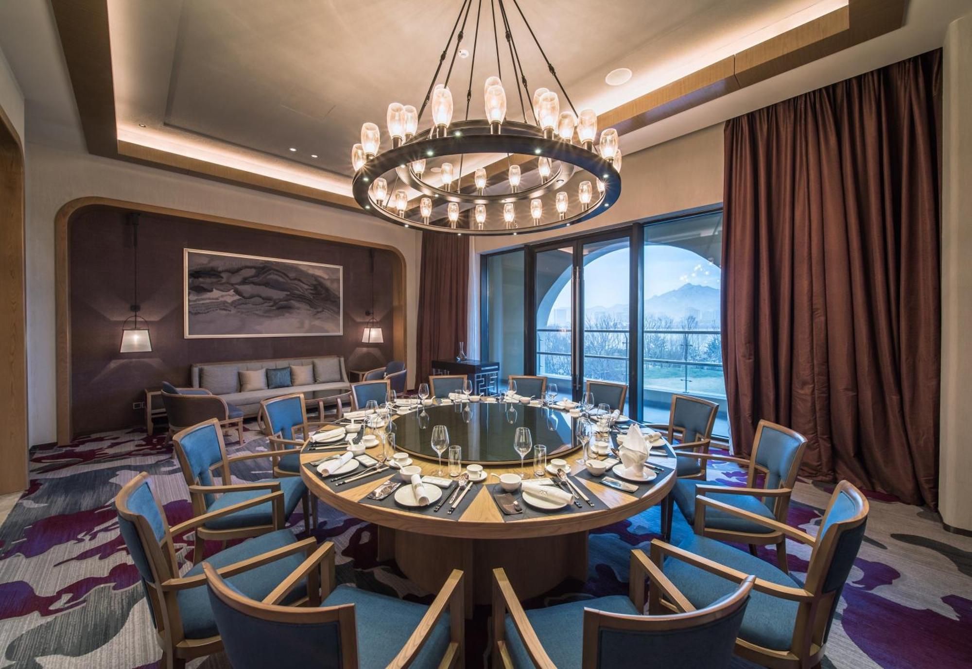Crowne Plaza Qingdaoorientalmoviemetropolis By Ihg Hotel Bagian luar foto