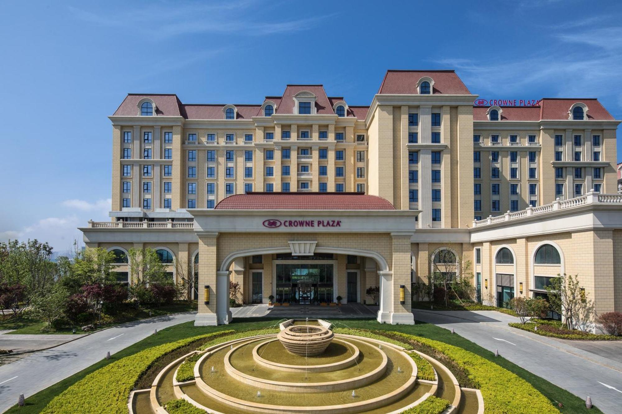 Crowne Plaza Qingdaoorientalmoviemetropolis By Ihg Hotel Bagian luar foto