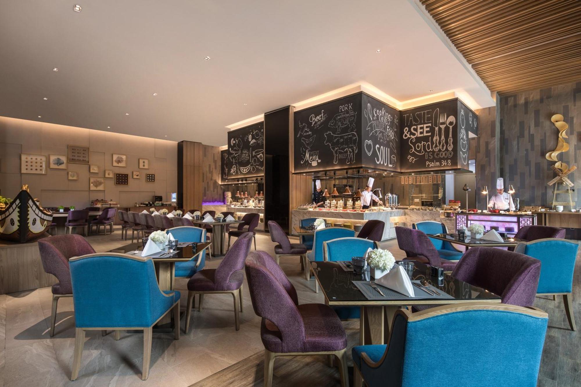 Crowne Plaza Qingdaoorientalmoviemetropolis By Ihg Hotel Bagian luar foto
