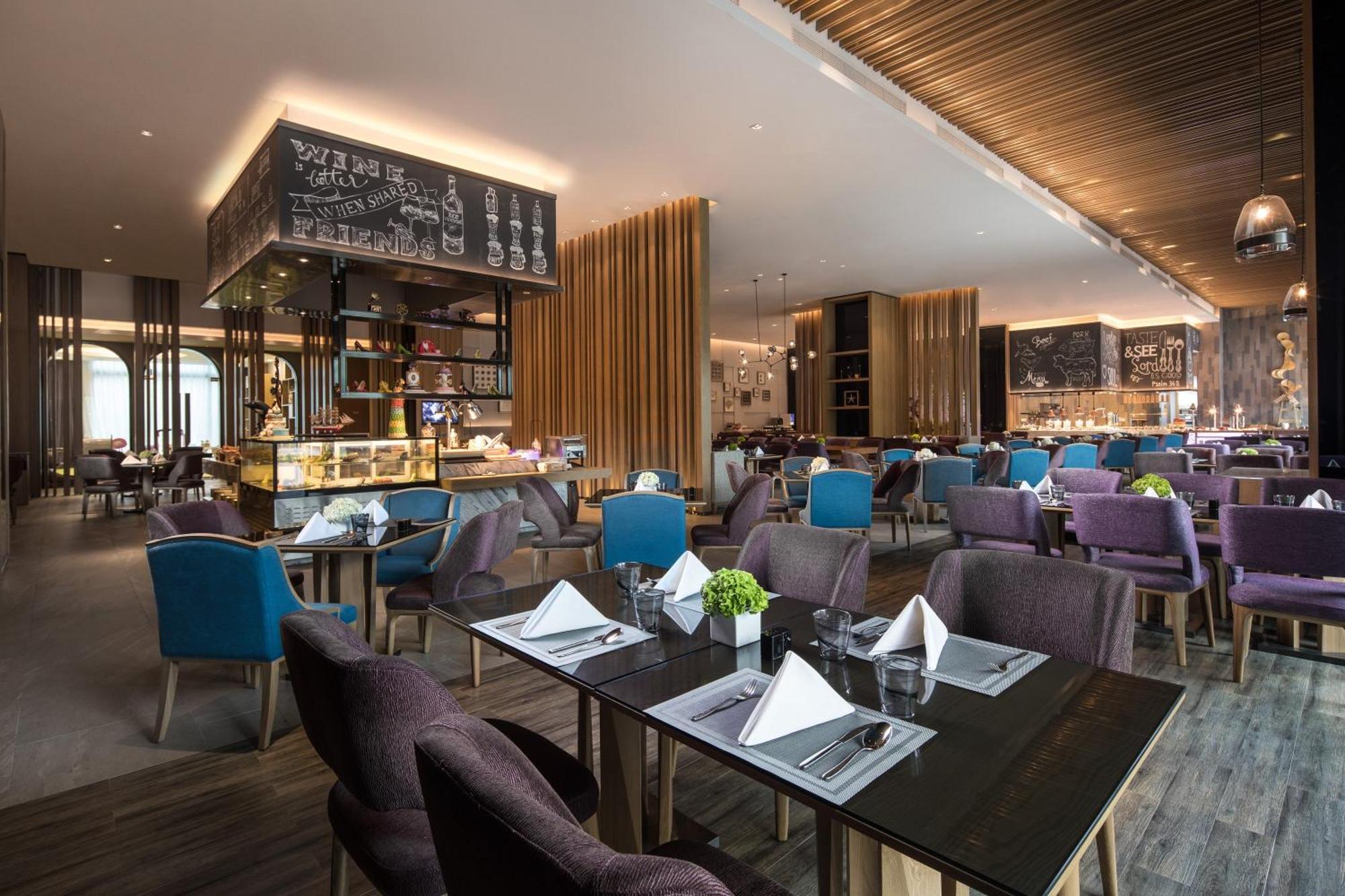 Crowne Plaza Qingdaoorientalmoviemetropolis By Ihg Hotel Bagian luar foto